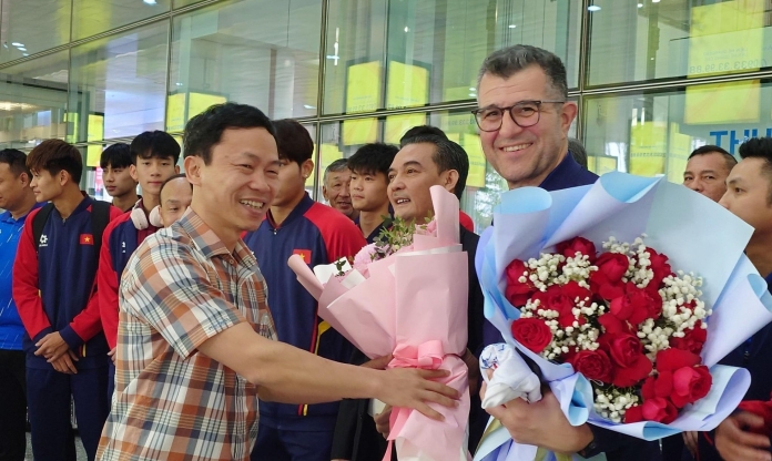 HLV Roland chia tay U17 Việt Nam